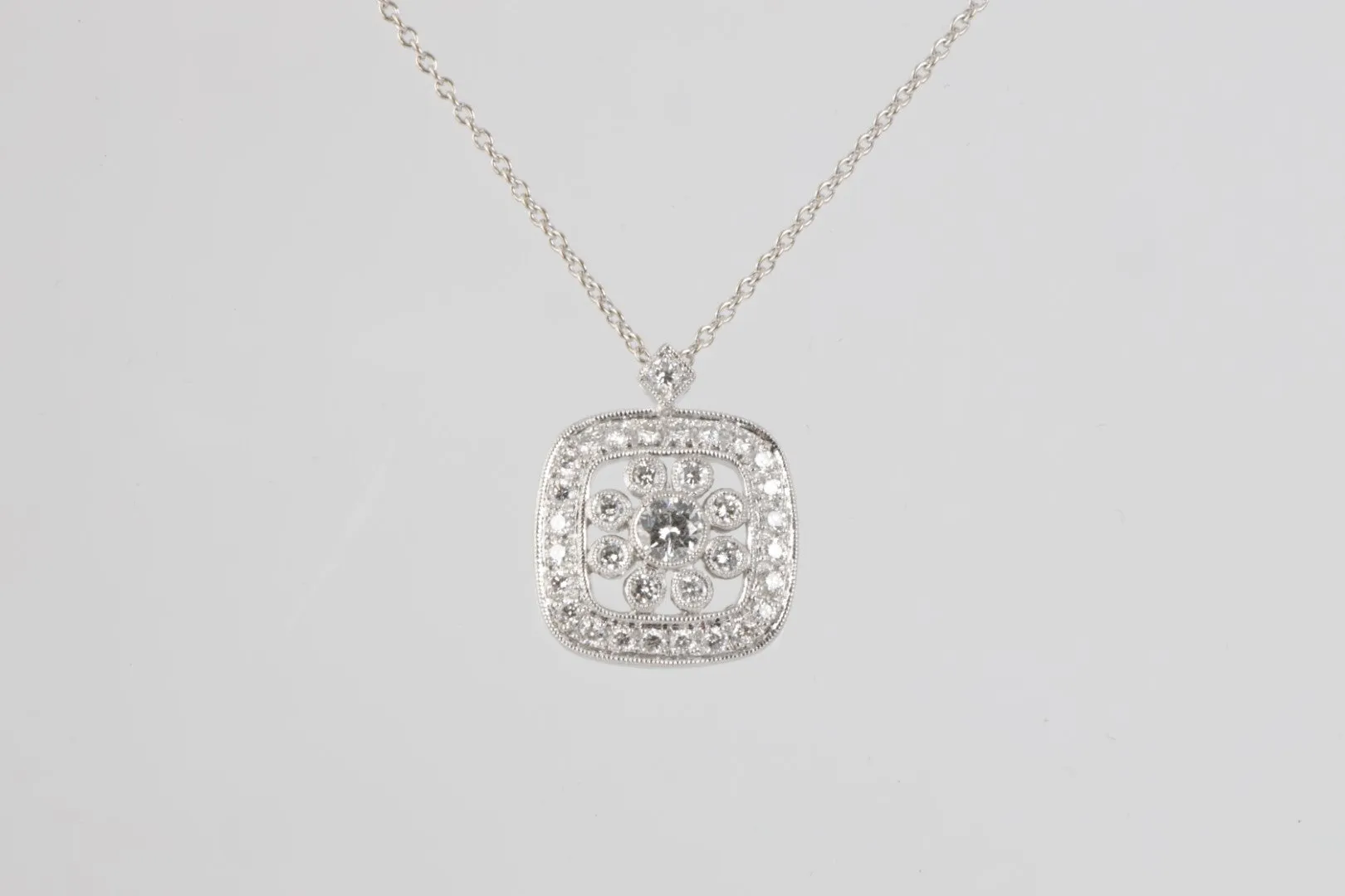 18'' 18k White Gold 0.35tcw Diamond Pendant Necklace (3.30g.)