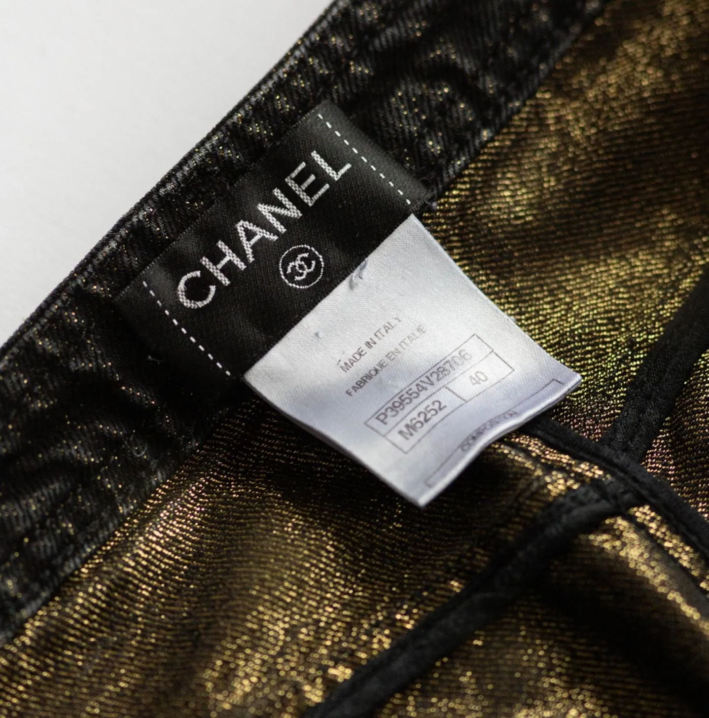 CHANEL - Denim black & gold logo CC on pocket size 40 FR