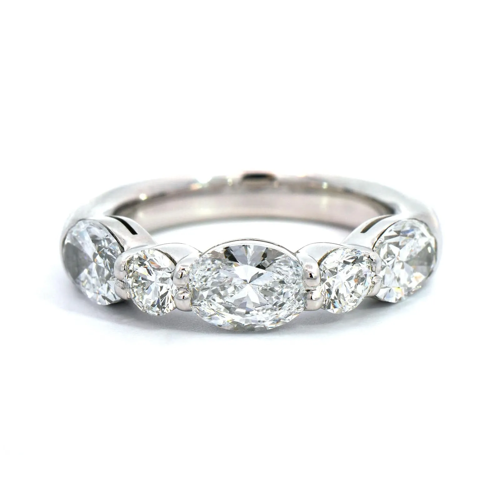 Platinum Shared Prong Alternating Round and Oval Diamond Band