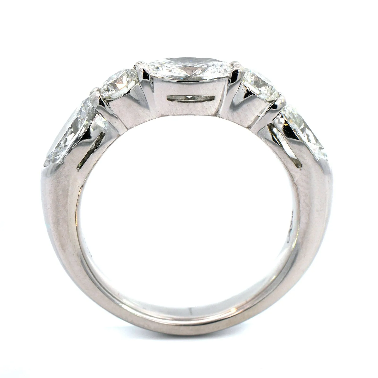 Platinum Shared Prong Alternating Round and Oval Diamond Band