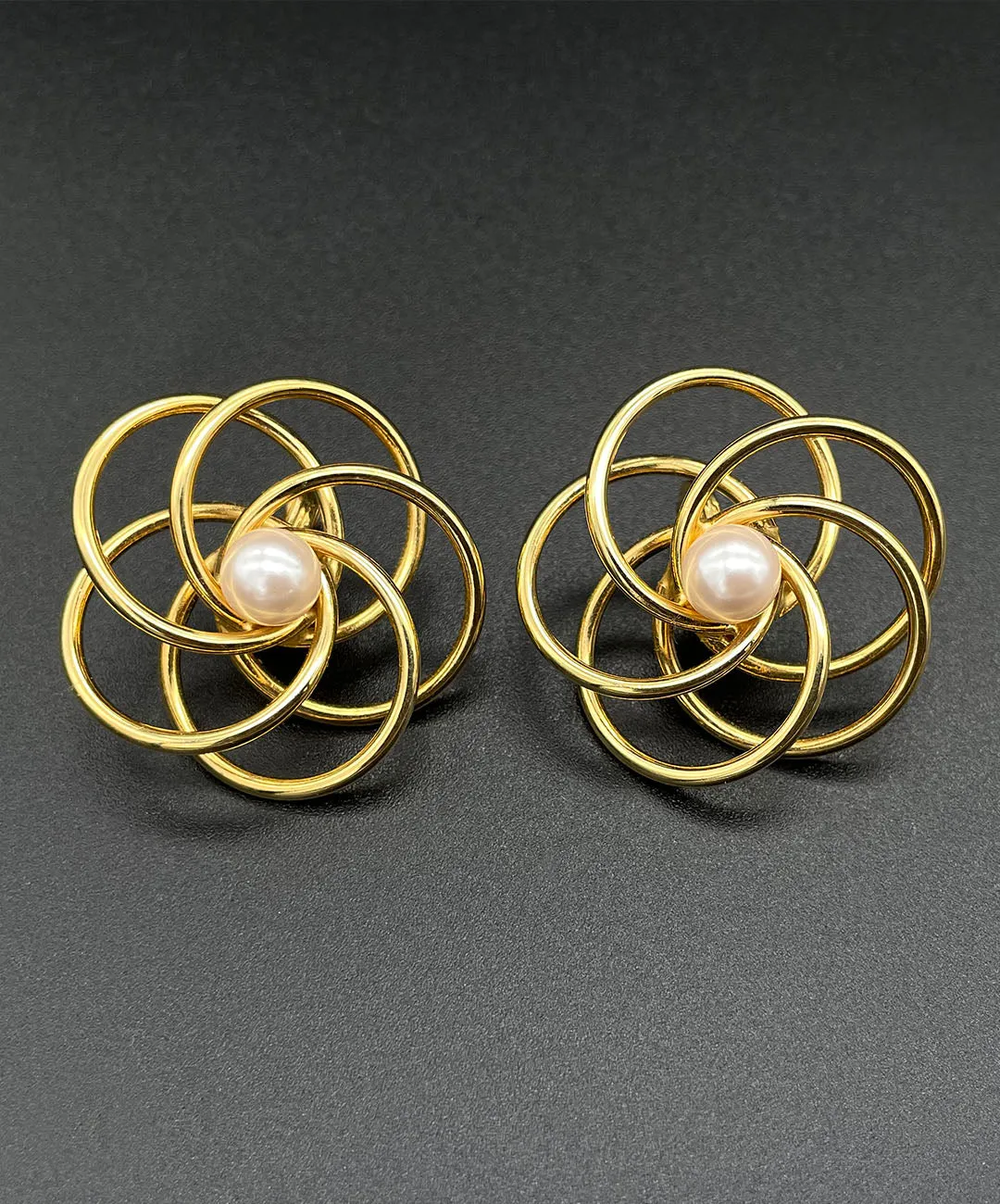 【USA輸入】ヴィンテージ MONET ループ フラワー パール イヤリング/Vintage MONET LOOP Flower Pearl Clip On Earrings