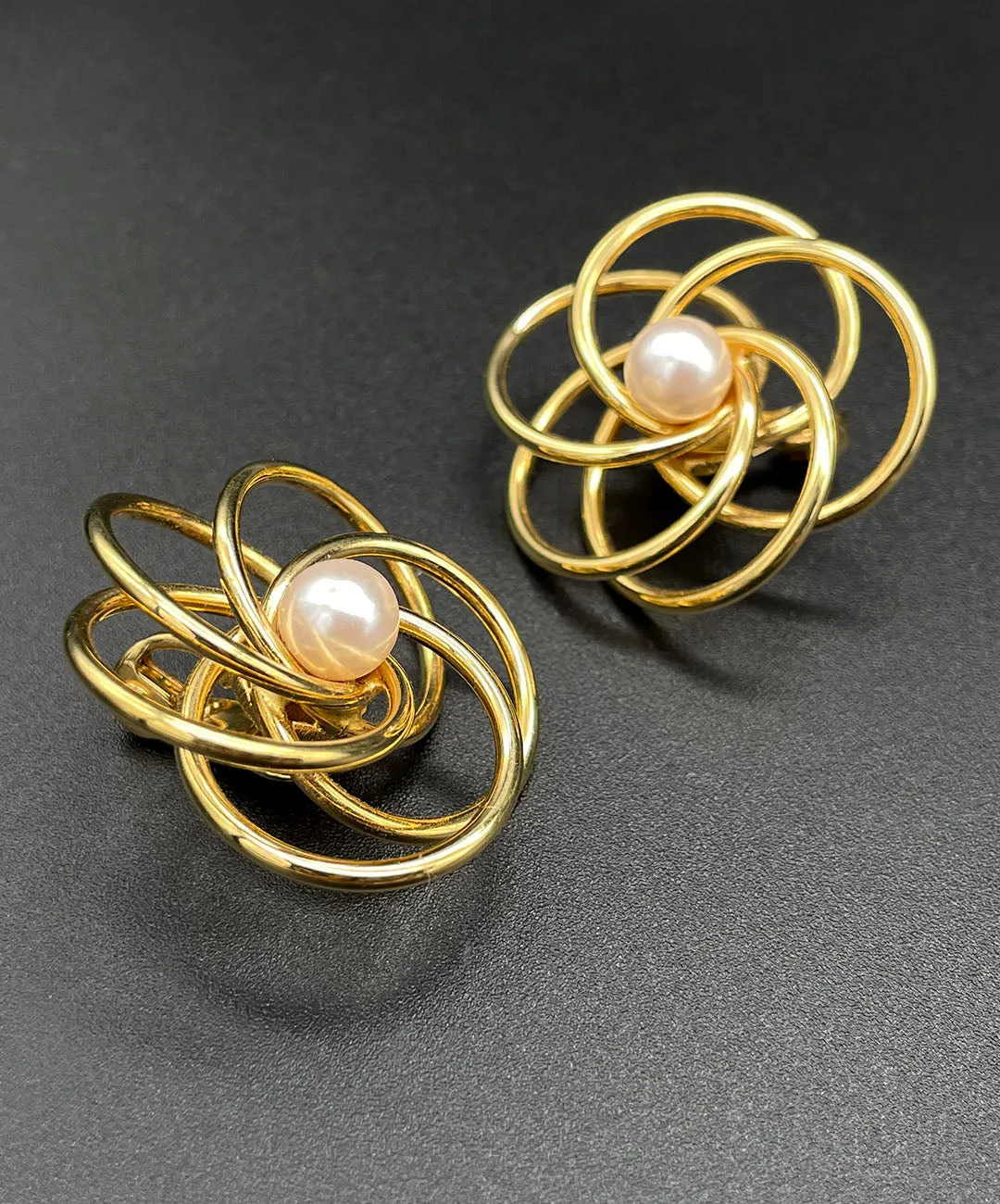 【USA輸入】ヴィンテージ MONET ループ フラワー パール イヤリング/Vintage MONET LOOP Flower Pearl Clip On Earrings